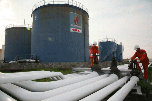 Nếu được chấp thuận, PV Oil sẽ nhập khẩu xăng dầu về các tổng kho tại Tp.HCM, Vũng Tàu... và mở tờ khai tạm nhập làm cơ sở pháp lý để tái xuất.
