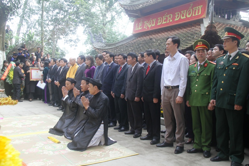 <span style="font-family: 'Times New Roman'; font-size: 15px;">Thủ tướng yêu cầu bộ trưởng, trưởng ngành, địa phương chịu trách nhiệm nếu để bộ, ngành, địa phương do mình phụ trách và quản lý vi phạm quy định quản lý, tổ chức lễ hội.</span>
