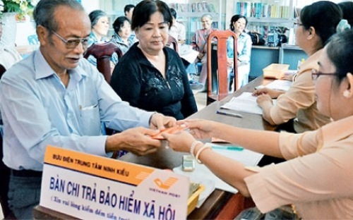 Chính phủ quyết định tăng thêm 250.000 đồng/người/tháng đối với những người có mức lương hưu từ 1.750.000 đồng/người/tháng trở xuống.