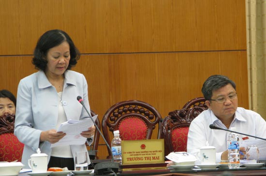 Chủ nhiệm Ủy ban Về các vấn đề xã hội Trượng Thị Mai trình bày báo cáo trẩm tra Link Trang Chủ PG88.Com Mới #2026 Luật Việc làm - Ảnh: NN.