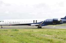 Máy bay Bombardier CRJ-900 có 90 chỗ, hai hạng dịch vụ.