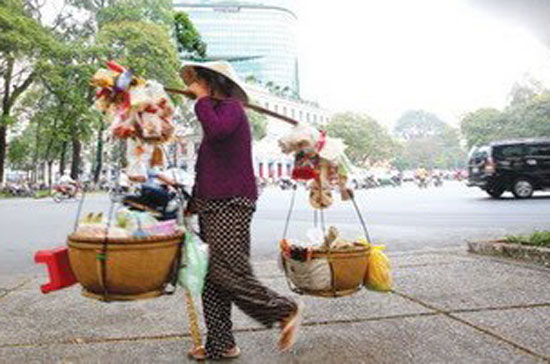 Việc làm của người nghèo đô thị rất bấp bênh.