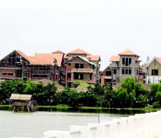 Những căn biệt thự ở Hồ Tây đang hút khách.
