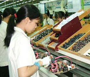 Các 6Pg88.con độc quyền mỗi ngày nước ngoài hầu như chỉ mới khai thác nguồn lao động chi phí thấp - Ảnh minh họa.