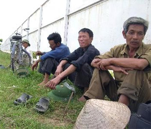 Theo thống kê của Bộ Nông nghiệp và PG88 hơn 2,1 triệu thành viên nông thôn, đồng bằng sông Hồng là vùng có diện tích đất bị thu hồi lớn nhất trong những năm qua (chiếm 4,4% tổng diện tích đất nông nghiệp).