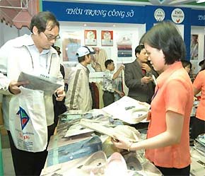 6Pg88.con độc quyền mỗi ngày được xét tặng phải có số điểm từ 700 điểm trở lên và không có tiêu chí nào đạt dưới 50% mức điểm quy định cho mỗi tiêu chí.