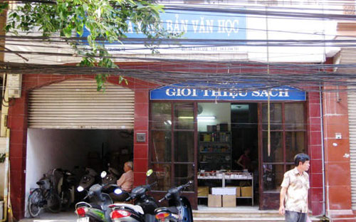 Nhà xuất bản Văn học có trụ sở thuê tại số 18 Nguyễn Trường Tộ, quận Ba Đình, Hà Nội.<br>