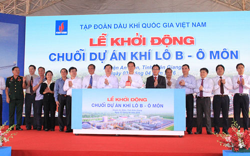 Thủ tướng Nguyễn Tấn Dũng cùng lãnh đạo các bộ ngành và chủ đầu tư ấn nút khởi động dự án.<br>