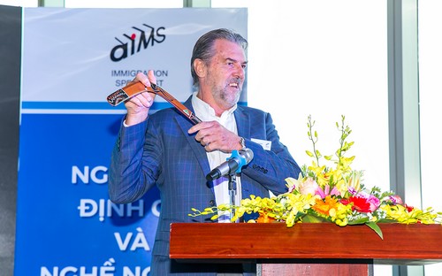 Ông David Whitehead, Chủ tịch tập đoàn Mavin Austfeed, nguyên phó chủ tịch phòng PG88 Sòng bạc trực tuyến TOP 1 Việt Nam | Casino, Nổ Hũ Australia tại Việt Nam chia sẻ về cơ hội định cư với các bạn trẻ Việt Nam.