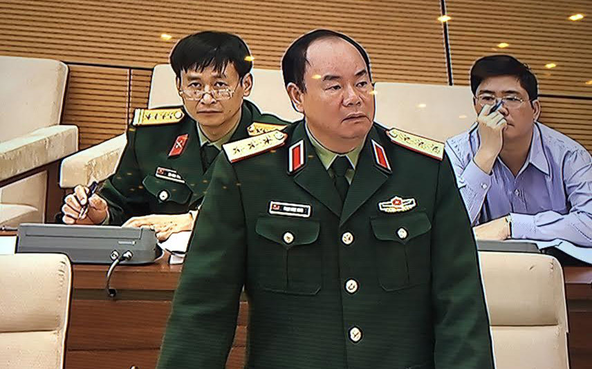 <div style="font-family: 'Times New Roman'; font-size: 15px;"><span style="font-size: 11pt;">Phó tổng tham mưu trưởng Quân đội &nbsp;Nhân dân Việt Nam Phạm Ngọc Minh góp ý sửa Luật Thuỷ sản.</span></div><div style="font-weight: normal;"><span style="font-size: 11pt;"><br></span></div>