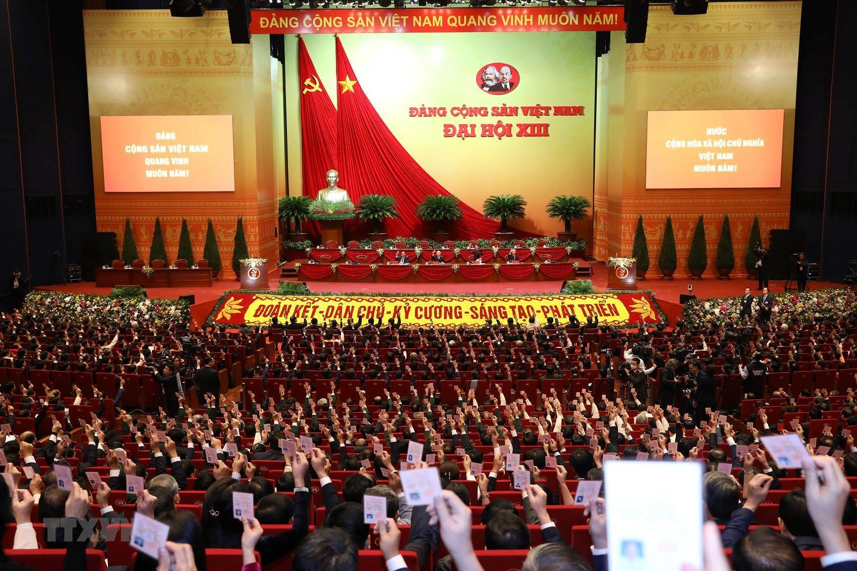 Các đại biểu biểu quyết thông qua Chương trình làm việc của Đại hội