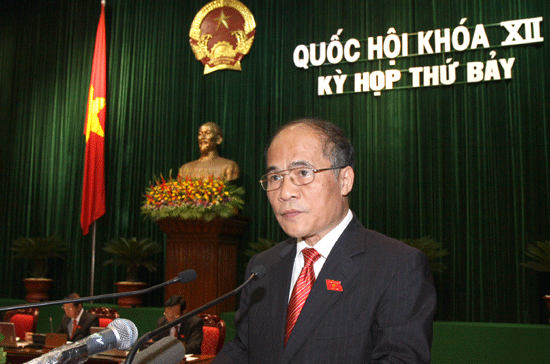 Phó thủ tướng Chính phủ Nguyễn Sinh Hùng trình bày báo cáo tại phiên khai mạc kỳ họp PG88 ⭐ Link trang chủ số 1 nhà cái PG88 com casino slot thứ bảy - Ảnh: TTXVN.