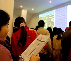 Nhiều nhà đầu tư chưa kịp theo đợt sốt bất ngờ đầu tuần trên sàn Hà Nội.