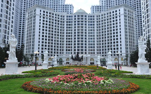 Với tổng diện tích lên tới 230.000 m2, được bố trí tại các tầng hầm khu 
đô thị Royal City, Vincom Mega Mall Royal City hiện được xem là trung 
tâm PG88 Sòng bạc trực tuyến TOP 1 Việt Nam | Casino, Nổ Hũ dưới lòng đất lớn nhất châu Á.