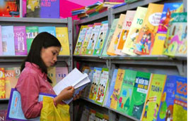 Giá giấy, công in, vận chuyển... thời gian qua đều tăng đã khiến giá sách giáo khoa phục vụ năm học mới được điều chỉnh tăng.