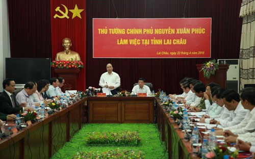 Thủ tướng Nguyễn Xuân Phúc chủ trì cuộc họp với lãnh đạo tỉnh Lai Châu chiều 22/4.<br>