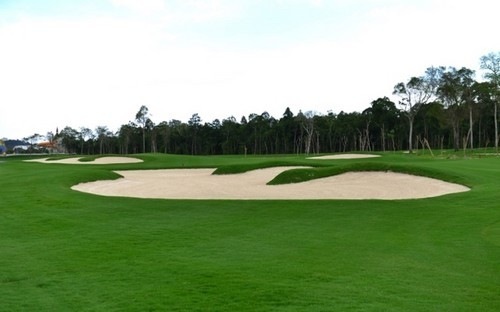 Dự kiến đến năm 2020, toàn quốc sẽ có gần 100 sân golf, được quy 
hoạch chủ yếu tại các khu vực đất có chất lượng kém, đất cát, đất chưa 
sử dụng, không sử dụng vào đất trồng lúa, đất màu, đất rừng phòng hộ, 
đất rừng đặc dụng…