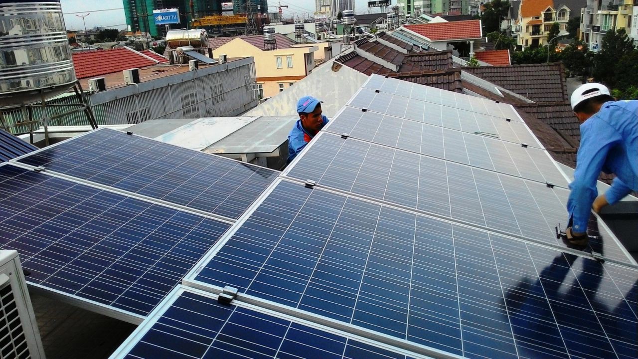 Sử dụng điện mặt trời tiết kiệm khoảng 50% chi phí tiền điện hàng tháng.