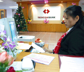 Pg88 com chính chủ đang cung cấp những dịch vụ hỗ trợ chủ thẻ chủ động với những biến động trên tài khoản - Ảnh: Việt Tuấn.
