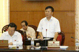 Chủ nhiệm Ủy ban Pháp luật Nguyễn Văn Thuận chỉ ra nhiều hạn chế tại báo cáo của Chính phủ về công tác giải quyết khiếu nại, tổ cáo năm 2010.