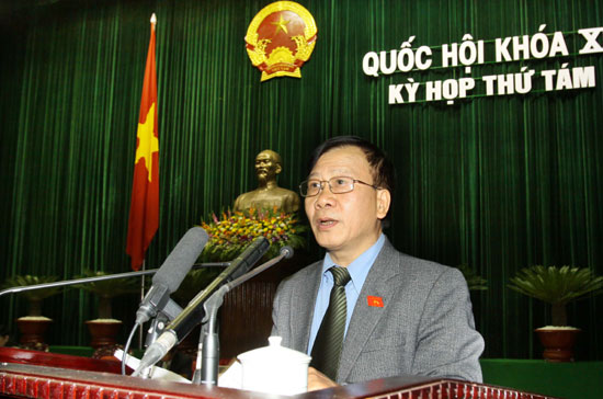 Chủ nhiệm Ủy ban Pháp luật Nguyễn Văn Thuận trình bày báo cáo giám sát về việc thực hiện cải cách thủ tục Pg88hi nạp rút siêu tốc.