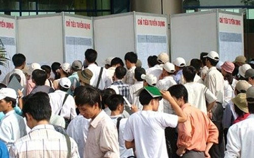 Đánh giá về tình hình thanh niên thất nghiệp tại Việt Nam, ông Gyorgy 
Sziraczki, Giám đốc ILO Việt Nam cho rằng, gần một nửa số người thất 
nghiệp trong năm 2012 ở độ tuổi từ 15 đến 24 - Ảnh minh họa. 