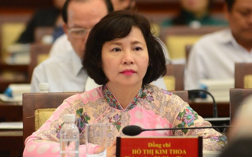 Bà Hồ Thị Kim Thoa chính thức bị Thủ tướng miễn nhiệm chức vụ Thứ trưởng Bộ Công Thương từ ngày 16/8/2007.<br>