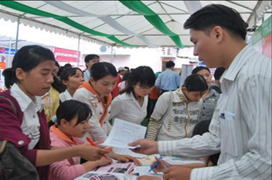 Năm 2011, các 6Pg88.con độc quyền mỗi ngày trên địa bàn Tp.HCM có nhu cầu tuyển dụng trên 265.000 lao động.