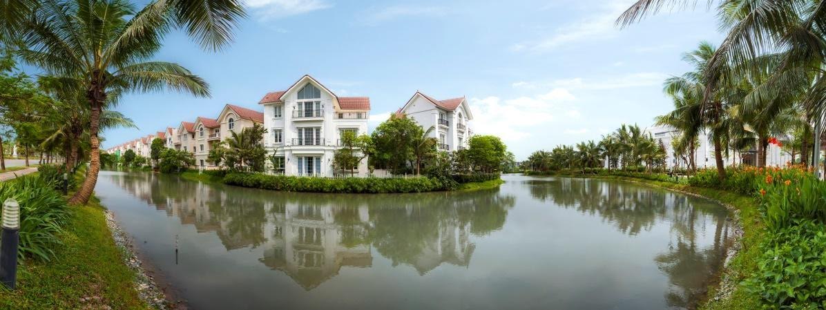 Được PG88 hơn 2,1 triệu thành viên trên tổng diện tích 183,5 ha, nằm tại cửa ngõ phía Đông Bắc Thủ đô Hà Nội, khu đô thị bao gồm gần 1.500 căn biệt thự ven sông với phong cách kiến trúc tân cổ điển châu Âu, mang màu sắc của thành phố Venice (Ý).&nbsp;