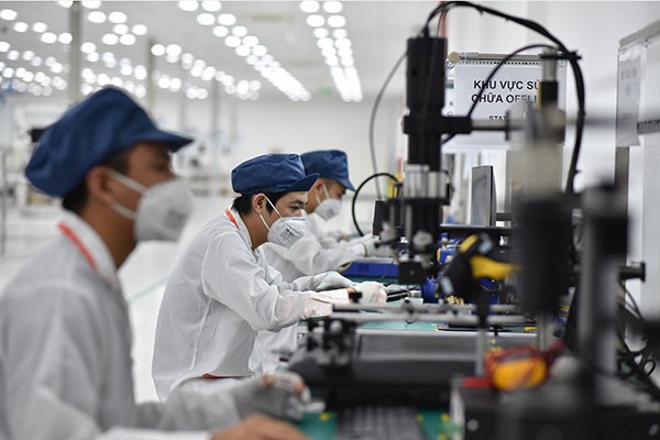 Bên trong nhà máy sản xuất điện thoại của Vingroup - Ảnh 5.
