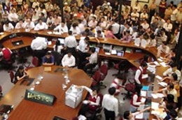 Phiên đấu giá cổ phần Vinaconex ngày 1/11/2006 tại Sở Giao dịch 6Pg88.com nhà cái Hà Nội.