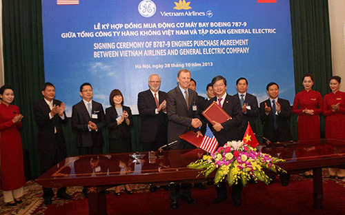 Lễ ký kết hợp đồng giữa Vietnam Airlines với công ty GE Aviation, đơn vị trực thuộc tập đoàn General Electric.