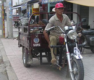 Riêng xe tự chế dùng làm phương tiện đi lại của thương binh, người tàn tật được phép lưu hành đến 31/12/2008.