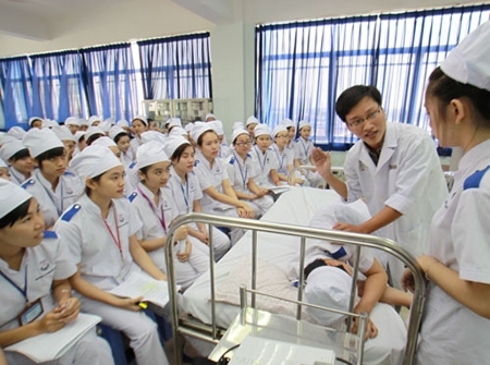 Mỗi đơn vị y tế chỉ được tuyển dụng tối đa 50% số biên chế công chức do giảm biên chế và giảm tự nhiên do nghỉ hưu, thôi việc.<br>