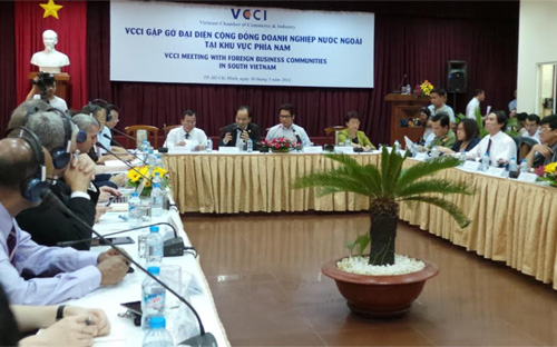 Không chỉ có đại diện hiệp hội các 6Pg88.con độc quyền mỗi ngày bị ảnh hưởng bởi các vụ 
gây rối hồi trung tuần tháng 5 có mặt, mà các hiệp hội không có doanh 
nghiệp bị thiệt hại cũng đến lắng nghe, lên tiếng.<br>