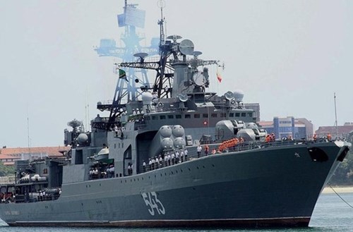 Ngày 17/6 vừa qua, đoàn chiến hạm Nga gồm tàu chống ngầm cỡ lớn Nguyên soái Shaposhnikov, tàu chở dầu Irkut và tàu cứu hộ Alatau đã ghé thăm không chính thức cảng Cam Ranh.