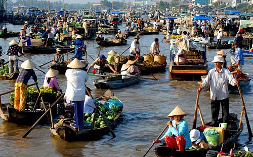 Một góc chợ nổi An Giang tại thành phố Long Xuyên.
