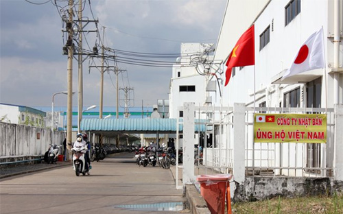 Nhiều công ty đã hoạt động trở lại sau vài ngày tạm đóng cửa. Ảnh chụp chiều 15/5 tại khu chế xuất Tân Thuận, quận 7, Tp.HCM - Ảnh: Anh Quân/TBKTSG.