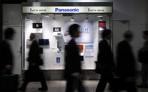 Một khó khăn lớn nữa đối với Panasonic ở thời điểm này là tinh thần 
tẩy chay hàng Nhật ở Trung Quốc do tranh chấp lãnh thổ trên biển Hoa 
Đông giữa Bắc Kinh và Tokyo.