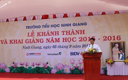 Lễ khai giảng năm học mới và khánh thành Trường tiểu học Ninh Giang - ngôi trường Vietcombank tài trợ 15 tỷ đồng cùng các tổ chức khác xây dựng.<br>