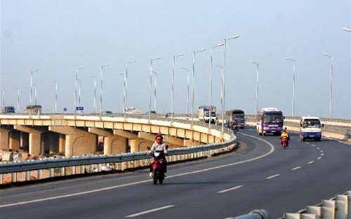 Đối với quyết định chủ trương đầu tư của Thủ tướng Chính phủ, nhà đầu tư nộp 8 bộ hồ sơ. Trong thời hạn 60 ngày kể từ ngày nhà đầu tư nộp hồ sơ, Thủ tướng Chính phủ sẽ quyết định chủ trương đầu tư - Ảnh minh họa.<br>