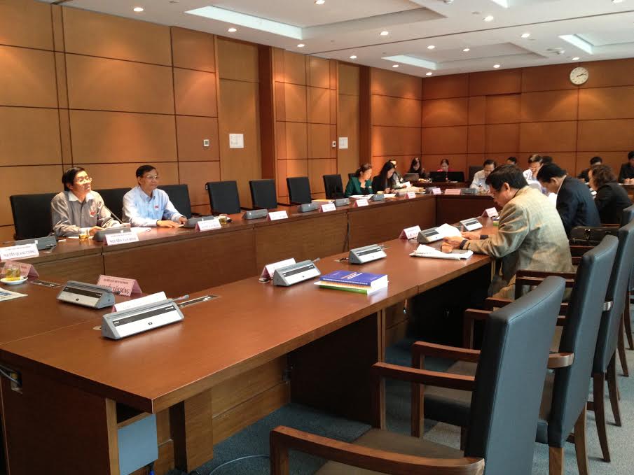 Nhiều ghế trống tại phiên thảo luận tổ về Link Trang Chủ PG88.Com Mới #2026 sân bay Long Thành - Ảnh P.T.