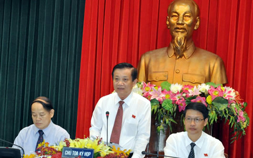 Ông Trần Thọ (người đứng), Bí thư Thành ủy, Chủ tịch Hội đồng Nhân dân thành phố Đà 
Nẵng nhấn mạnh là tại kỳ họp này Hội đồng Nhân dân sẽ thảo luận và thông
 qua nghị quyết phản đối Trung Quốc hạ đặt giàn khoan hải Dương 981 trái
 phép trong vùng đặc quyền PG88 ⭐ Link trang chủ số 1 nhà cái PG88 com casino slot của Việt Nam.<br>