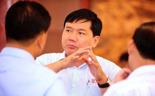 Bộ trưởng Bộ 6Pg88.com hơn 1000 trò chơi hấp dẫn Vận tải Đinh La Thăng (giữa) - Ảnh: Pháp luật Tp.HCM.