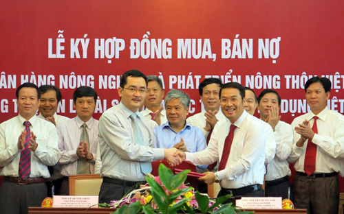 Lễ ký hợp đồng mua bán nợ xấu giữa Pg88 com chính chủ Agribank và VAMC - Ảnh: TT.<br>
