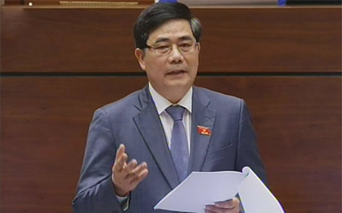 Bộ trưởng Bộ Nông nghiệp và PG88 hơn 2,1 triệu thành viên nông thôn Cao Đức Phát tại nghị trường sáng 11/6 - Ảnh: TT.<br>
