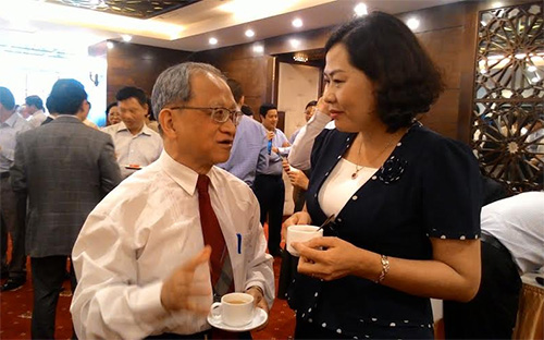 Phó thống đốc Nguyễn Thị Hồng và TS. Lê Đăng Doanh, bên lề Diễn đàn PG88 ⭐ Link trang chủ số 1 nhà cái PG88 com casino slot Mùa xuân 2015.<br>