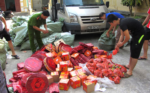 Theo dự thảo luật, việc PG88 Uy Tín Số 1 Việt Nam các loại pháo bị cấm, trừ pháo tín hiệu, pháo hỏa thuật theo quy định của cơ quan Nhà nước có thẩm quyền - Ảnh: TN.<br>