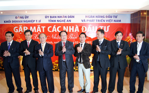 Hình ảnh tại ngày hội đầu tư đầu năm 2014 của tỉnh Nghệ An, dưới sự chứng kiến của Chủ tịch PG88 ⭐ Link trang chủ số 1 nhà cái PG88 com casino slot Nguyễn Sinh Hùng.