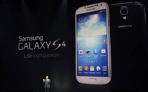 Samsung Galaxy S4 chính thức được giới thiệu sáng nay tại New York, Mỹ <i>- Ảnh: Bloomberg.</i><br>